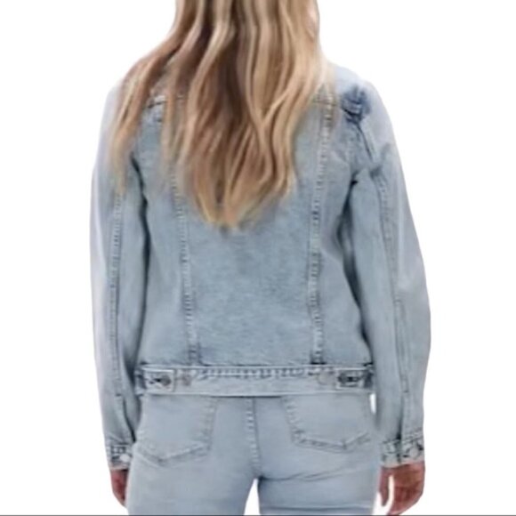 NWT Women's Gap Icon Denim Jacket With Washwell / Size Large - Picture 2 of 6